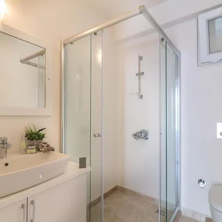 Pearl Apartment *