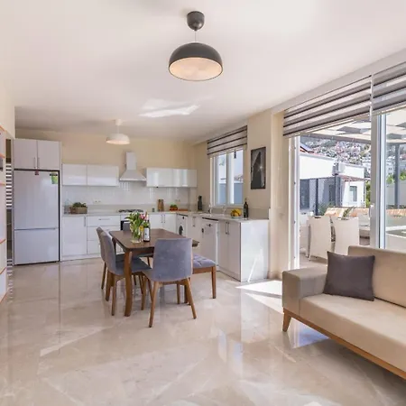 Pearl Apartment *